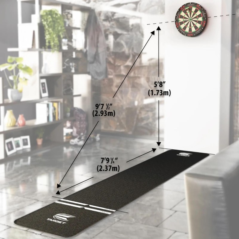 Cible de darts TOR Dartboard Target installée sur un mur, tapis de tir noir au sol, dimensions indiquées: hauteur 1,73m, distanc